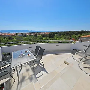 magic-blue-sky-apartment.hotelinzadar.com/